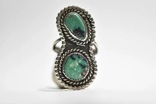 LONG TURQUOISE RING NAVAJO SOUTHWEST STERLING SILVER WOMEN SIZE 7.75: LONG TURQUOISE RING NAVAJO SOUTHWEST STERLING SILVER WOMEN SIZE 7.75 long turquoise ring Navajo southwest tribal sterling silver women girls Size 7.75 Weight 8.5g Widest part of band 1 1/2" Thinnest p