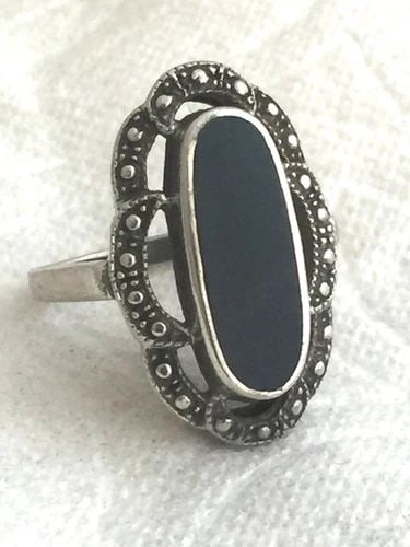 VINTAGE STERLING SILVER ONYX MARCASITE ART DECO RING SIZE 7.75 7.8G (1 of 2)