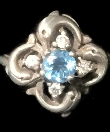 VINTAGE DOLPHIN FLOWER STERLING SILVER COCKTAIL RING BAND SIZE 5.75 GIRLS: VINTAGE DOLPHIN FLOWER STERLING SILVER COCKTAIL RING BAND SIZE 5.75 GIRLS Vintage Dolphin Flower Ring Sterling Silver Band Ring Size 5.75 Weight 3.5g Widest Part of Ring 5/8" Thinnest Part of Ring 3/3