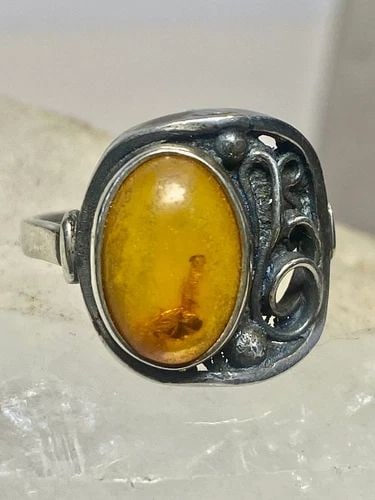 AMBER RING SIZE 6 STERLING SILVER SOUTHWEST BAND WOMEN GIRLS: AMBER RING SIZE 6 STERLING SILVER SOUTHWEST BAND WOMEN GIRLS Amber ring size 6 sterling silver southwest band women girls Size 6 Weight 4g Length. 5/8" Widest 9/16" Thinnest part of band 1/8"