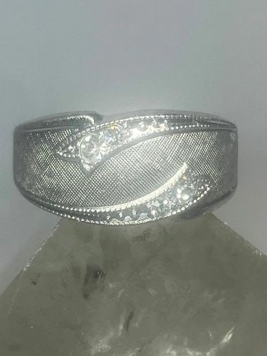 BRUSHED RING SIZE 7.75 ART DECO INFLUENCES BAND STERLING SILVER WOMEN GIRLS: BRUSHED RING SIZE 7.75 ART DECO INFLUENCES BAND STERLING SILVER WOMEN GIRLS Brushed ring Art Deco influences band sterling silver women girls Size 7.75 Between a size 7.75 and a size 8 Weight 6.6g Wid