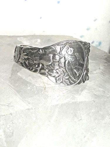 BIRD DOVE RING SIZE 7 PEACE BAND SIZE STERLING SILVER WOMEN: BIRD DOVE RING SIZE 7 PEACE BAND SIZE STERLING SILVER WOMEN Bird Dove ring size 7 Peace band size sterling silver women Size 7 Weight 4.1g Widest part 7/16" Thinnest part of band 1/8"