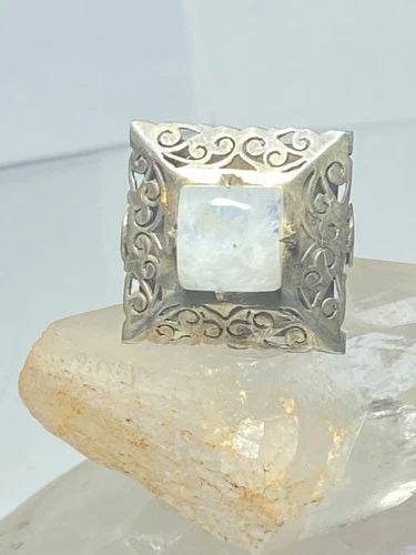 MOONSTONE RING LARGE SQUARE STERLING SILVER WOMEN: MOONSTONE RING LARGE SQUARE STERLING SILVER WOMEN Moonstone Ring large square sterling silver women Size 8.75 Weight 12.7g Length. 1" Width 1" Thinnest part of the Band 1/4"