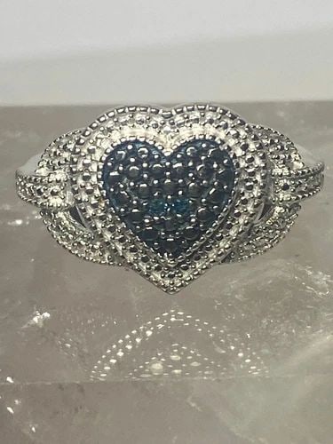 HEART RING LOVE BAND STERLING SILVER WOMEN GIRLS: HEART RING LOVE BAND STERLING SILVER WOMEN GIRLS Heart ring love band sterling silver women girls Size 5.75 Weight 4g Length. 1/2" Width 1/2" Thinnest part. 1/8"