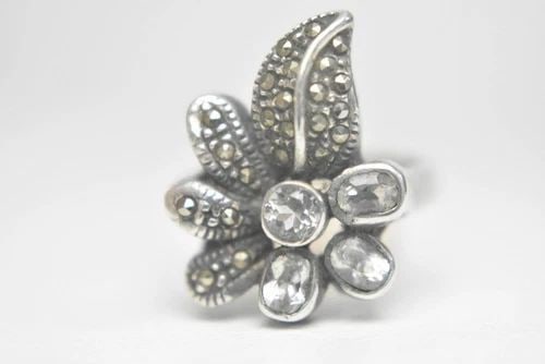 FLOWER RING CLEAR CRYSTALS ART DECO COCKTAIL STERLING SILVER WOMEN SIZE 5.75: FLOWER RING CLEAR CRYSTALS ART DECO COCKTAIL STERLING SILVER WOMEN SIZE 5.75 flower ring clear crystals Art Deco cocktail sterling silver women Influenced by Art Deco Size 5.75 Weight 5.2g Widest part
