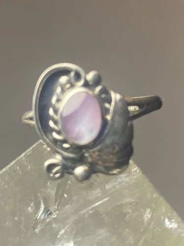 MOTHER OF PEARL RING SOUTHWEST PINKY STERLING SILVER WOMEN GIRL S: MOTHER OF PEARL RING SOUTHWEST PINKY STERLING SILVER WOMEN GIRL S Mother of pearl Ring southwest pinky sterling silver women girl s Size 1.50 Weight 1.2g Length 1/2" Width 3/8" Thinnest part 1/16"