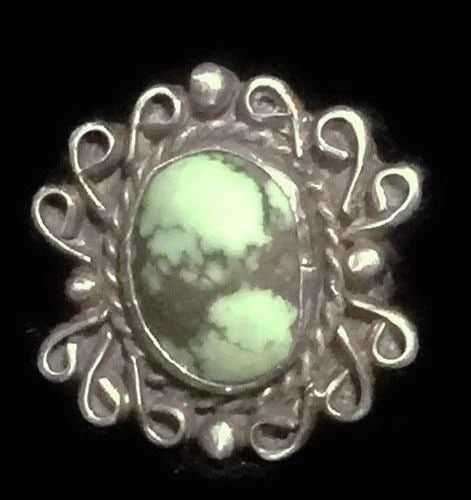 VINTAGE STERLING SILVER SOUTHWEST RING TURQUOISE SIZE 3.25 6.9G CHILDREN PINKY: VINTAGE STERLING SILVER SOUTHWEST RING TURQUOISE SIZE 3.25 6.9G CHILDREN PINKY Vintage Sterling Silver Southwest Tribal Turquoise Ring Children or Pinky Size 3.25 Weight 6.9g Length 7/8" Width 7/8"