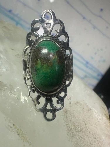 TURQUOISE RING BOHO SIZE 5.25 STERLING SILVER GIRLS WOMEN: TURQUOISE RING BOHO SIZE 5.25 STERLING SILVER GIRLS WOMEN Turquoise Ring Boho size 5.25 sterling silver girls women Size 5.25 Weight 6.6g Length. 1 3/8" Width 3/8" Thinnest part of band 3/16"