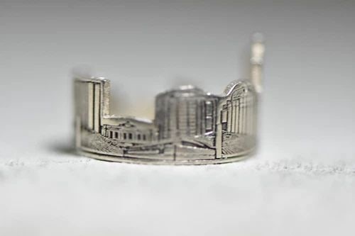 URBAN JUNGLE RING SKYSCRAPERS CITYSCAPE BAND WOMEN GIRLS STERLING SILVER: URBAN JUNGLE RING SKYSCRAPERS CITYSCAPE BAND WOMEN GIRLS STERLING SILVER Urban Jungle ring Skyscrapers Cityscape band women girls sterling silver Size 7.25 Weight. 3.6g Widest part of band 1/2" Thinne