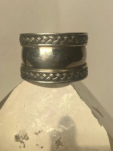 CIGAR BAND RING BRAIDED ROPE DESIGN STERLING SILVER WOMEN: CIGAR BAND RING BRAIDED ROPE DESIGN STERLING SILVER WOMEN Cigar Band ring braided rope design sterling silver women Size 7.50 Between a size 7.50 and a size 7.75 Weight 5.3g Widest part 1/2" Thinnest 
