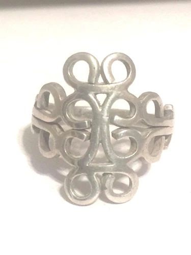 VINTAGE STERLING SILVER RING SIZE 5 3.6G PINKY MEXICO: VINTAGE STERLING SILVER RING SIZE 5 3.6G PINKY MEXICO Vintage Sterling Silver Ring Pinky Mexico Size 5 Weight 3.6g Length 3/4" Width 5/8" Free First Class shipping and postal insurance is included. If