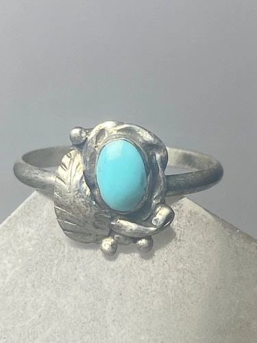 TURQUOISE RING LEAVES BAND SOUTHWEST STERLING SILVER WOMEN GIRLS C: TURQUOISE RING LEAVES BAND SOUTHWEST STERLING SILVER WOMEN GIRLS C Turquoise ring leaves band southwest sterling silver women girls c Size 2.50 Weight 1.1g Length 3/8" Width 9/32" Thinnest part of ban