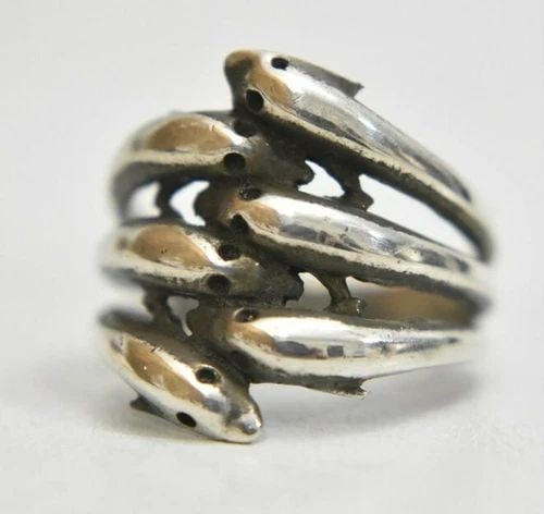 DOLPHIN RING SIX DOLPHINS OCEAN SEAS PINKY BAND STERLING SILVER WOMEN SIZE 5.75: DOLPHIN RING SIX DOLPHINS OCEAN SEAS PINKY BAND STERLING SILVER WOMEN SIZE 5.75 Dolphin ring six dolphins ocean seas pinky band sterling silver women Size 5.75 Weight 4g Widest part of band 3/4" Thinn