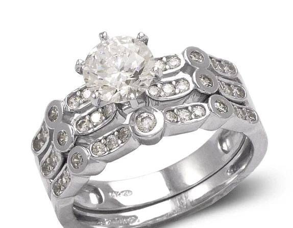 NEW 14K WHITE GOLD LADIES FANCY WHITE SOILTAIRE RING: NEW 14K WHITE GOLD LADIES FANCY WHITE SOILTAIRE RING LADIES FANCY WHITE SOILTAIRE RING NEW 14K WHITE GOLD Apx. WIDTH: 7mm Apx. WEIGHT: 5.9g