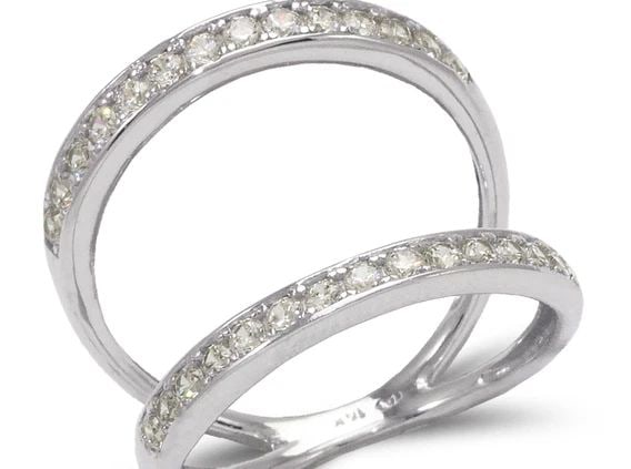 NEW 14K WHITE GOLD LADIES FANCY WHITE RING: NEW 14K WHITE GOLD LADIES FANCY WHITE RING LADIES FANCY WHITE RING NEW 14K WHITE GOLD Apx. WIDTH: 17mm Apx. WEIGHT: 4.3g