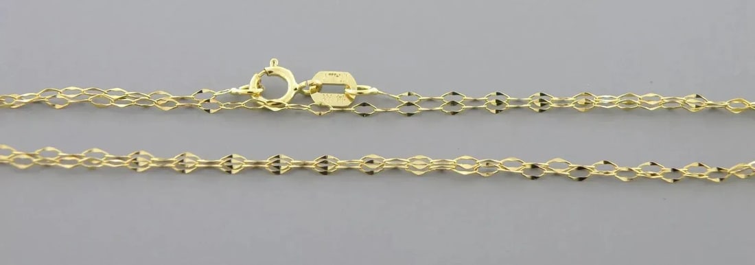NEW 14K YELLOW GOLD CABLE CHAIN, 16" NECKLACE MADE IN ITALY: NEW 14K YELLOW GOLD 16" CHAIN Necklace measures 16" Long x 0.8mm Wide 14K Yellow gold chain New Stamped 14KT ITALY Total weight 0.5 grams