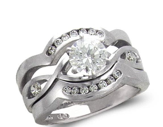 NEW 14K WHITE GOLD LADIES FASHION WHITE SOLITAIRE RING: NEW 14K WHITE GOLD LADIES FASHION WHITE SOLITAIRE RING LADIES FASHION WHITE SOLITAIRE RING NEW 14K WHITE GOLD Apx. WIDTH: 6mm Apx. WEIGHT: 11.0g
