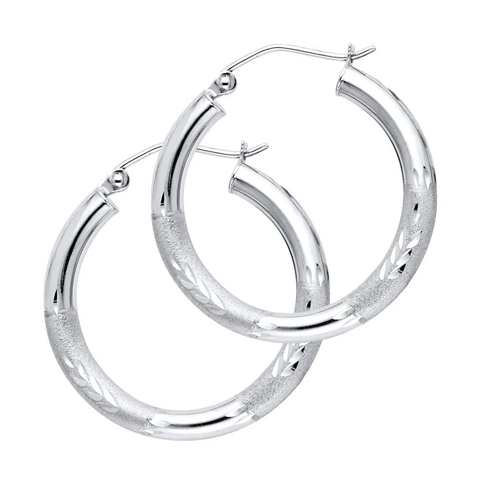 NEW 14K WHITE GOLD 3MM BUDDED DC HOOP EARRINGS: NEW 14K WHITE GOLD 3MM BUDDED DC HOOP EARRINGS 3MM BUDDED DC HOOP EARRINGS NEW 14K WHITE GOLD Height : 25 mm Width : 25 mm Weight : 1.6g