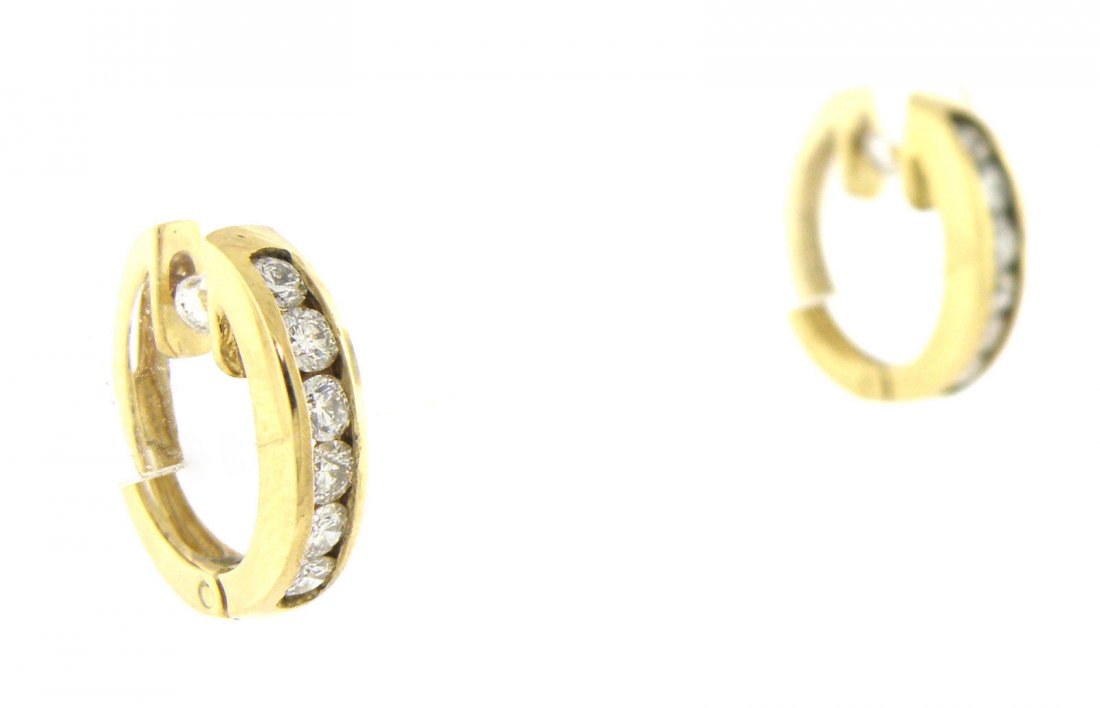 NEW 14K YELLOW GOLD DIAMOND HOOP HUGGIE EARRINGS: Ladies EarringsConditionNewMaterial14k Yellow goldStonesDiamonds I SI1Stone Weight0.55ct twSize0.58" H x 0.55" WWeight3.2g