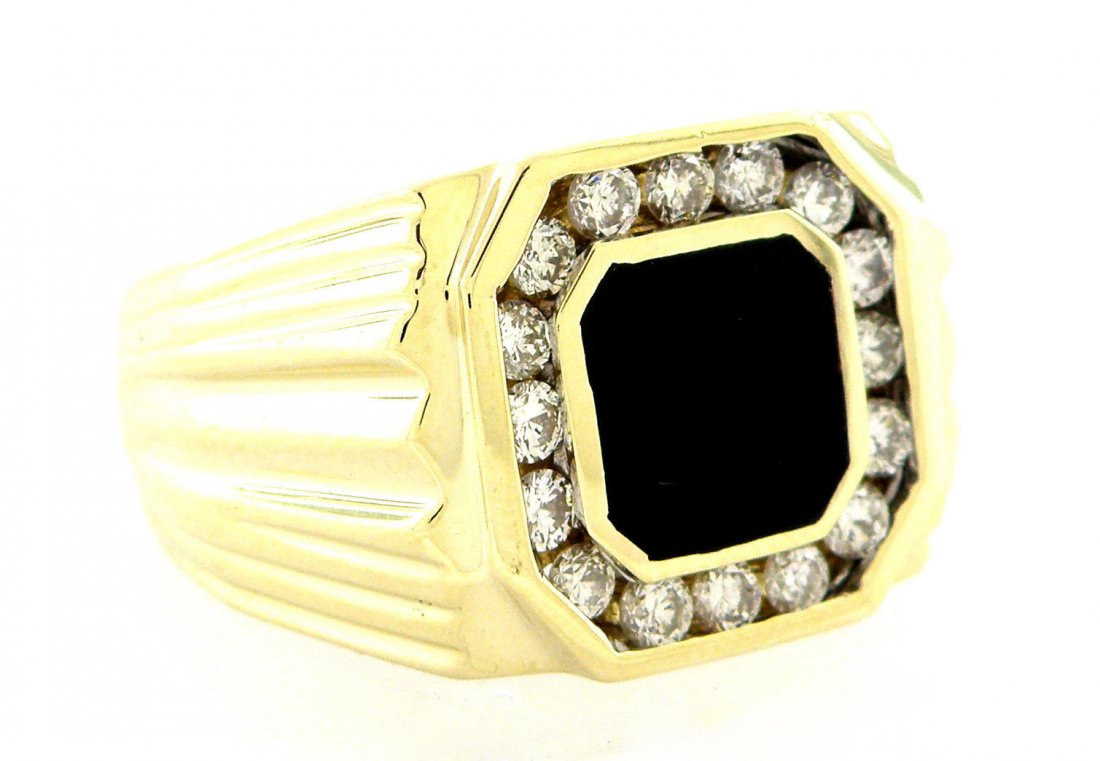 ESTATE 14K YELLOW GOLD MENS BLACK ONYX DIAMOND RING: Mens RingConditionEstate In Excellent conditionMaterial14K Yellow goldStonesBlack Onyx & Diamonds J SI1Stone Weight1ct twSize8 (can be re-sized for a small fee, please contact us first) Weight13.3g