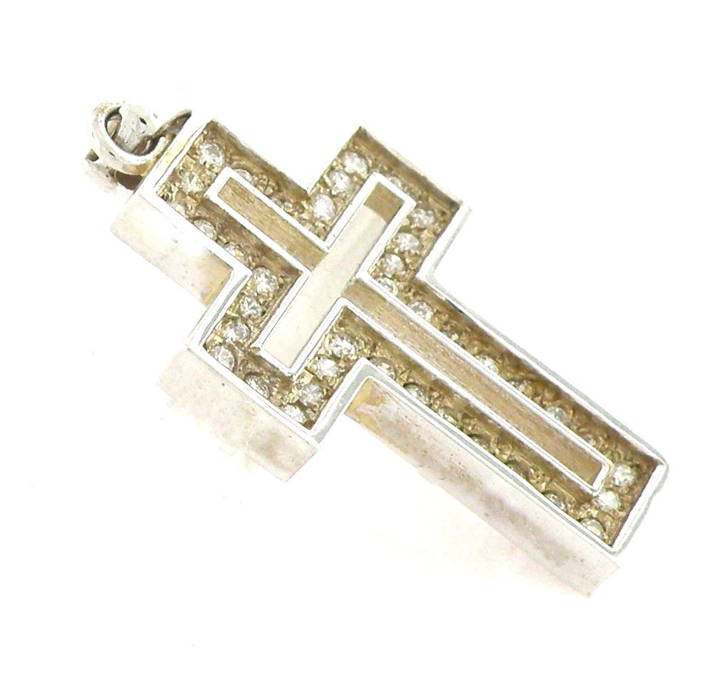 NEW 14K WHITE GOLD DIAMOND CROSS PENDANT: Cross PendantConditionNewMaterial14k White goldStonesDiamond H SI1Stone Weightapx 0.65 ct tw Size1.45" H x 0.72" WWeight5g