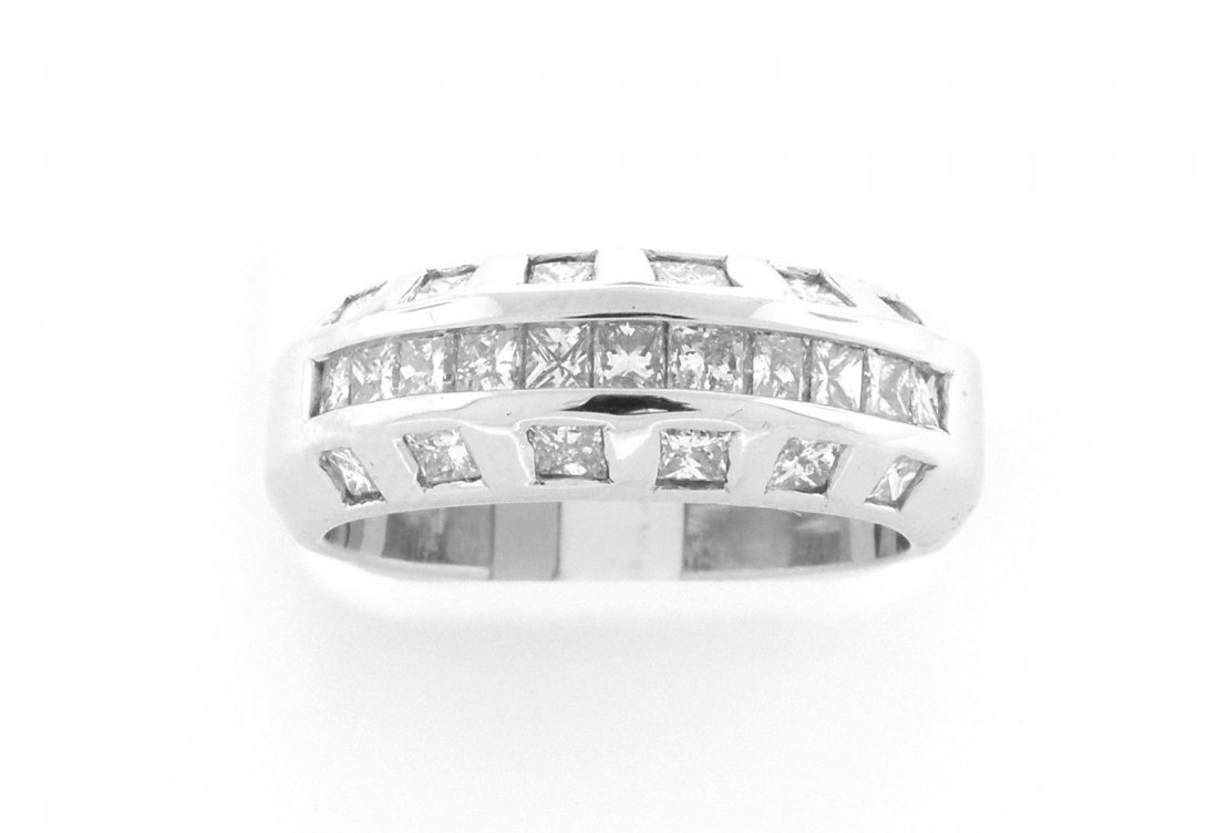 NEW 14K WHITE GOLD LADIES DIAMOND RING, PRINCESS CUTS: Diamond ringConditionNewMaterial14k White goldStonesDiamonds, Princess cuts I-J SI1Stone Weight1ct twSize7 (can be resized for a fee, please contact before buying)Weight6.2g