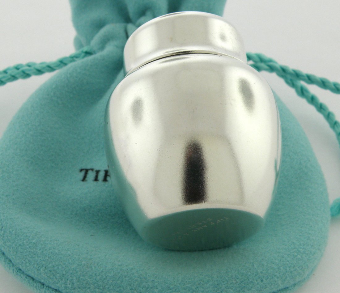 VINTAGE TIFFANY & Co. STERLING SILVER PILL BOX URN (1 of 2)