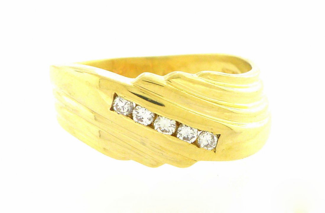 ESTATE 14K YELLOW GOLD MENS TWIST DIAMOND RING 0.20ct: Mens RingConditionEstate In Excellent conditionMaterial14K Yellow goldStonesDiamonds H SI1Stone Weight0.20ct twSize9 (can be re-sized for a small fee, please contact us first) Weight6.4g