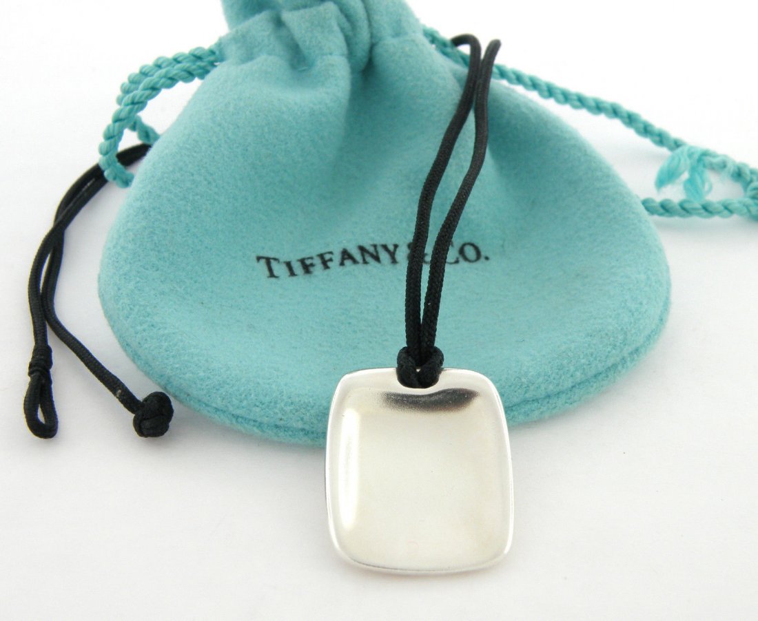 TIFFANY & Co. S/ SILVER ELSA PERETTI SQUARE NECKLACE: 100% Authentic Tiffany & Co. Elsa Peretti NecklaceSize : 16" Long silk cord, pendant measures 1" high x 0.75" wideWeight : 8g of Sterling silver & Silk cordMarkings :TIFFANY & CO. elsa peretti 925 SPA