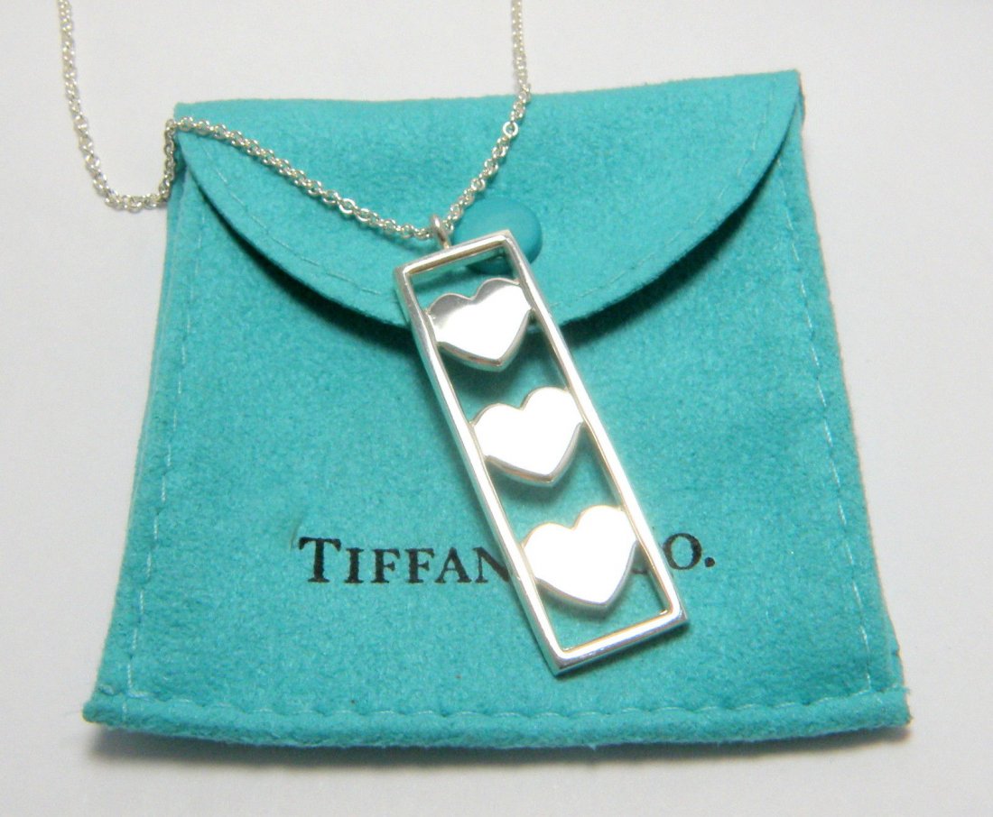 TIFFANY & Co. 925 STERLING SILVER TRIPLE HEART NECKLACE (1 of 2)