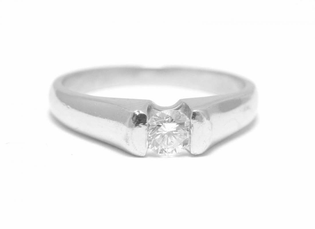 0.25ct PLATINUM DIAMOND ENGAGEMENT RING SOLITAIRE: Certified Engagement RingConditionPre-owned, just polished, In Excellent ConditionMaterialPlatinumStonesRound Diamonds H-I SI1Stone Weight0.25ctSize7 (we can re-size, please contact us first)Weight5.6