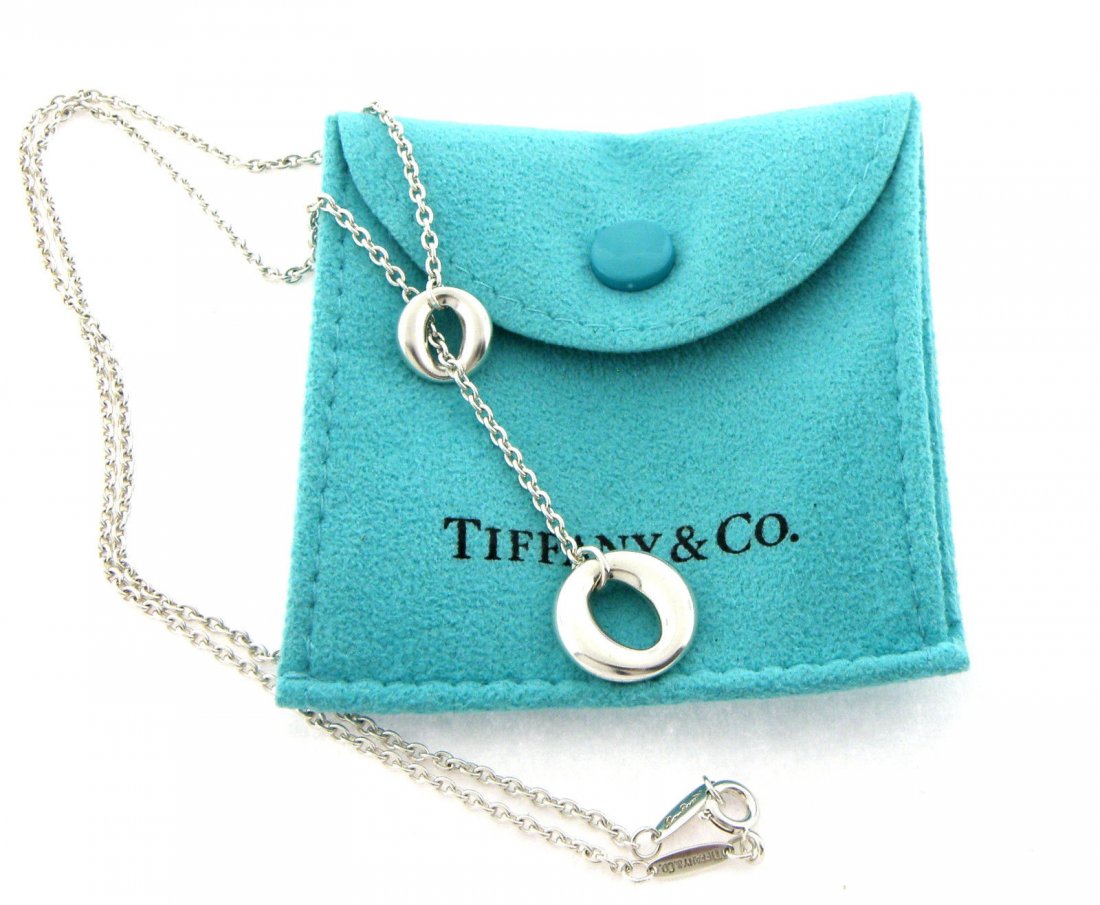 TIFFANY & Co. S/SILVER LARIAT SEVILLANA CIRCLE NECKLACE: 100% Authentic Tiffany & Co. Sevillana Lariat Necklace Size : 18.5" - Length Weight : 7.7g of Sterling silver Markings : TIFFANY & CO. Elsa Peretti 925 SPAIN Condition : Pre-owned, In Excellent condit