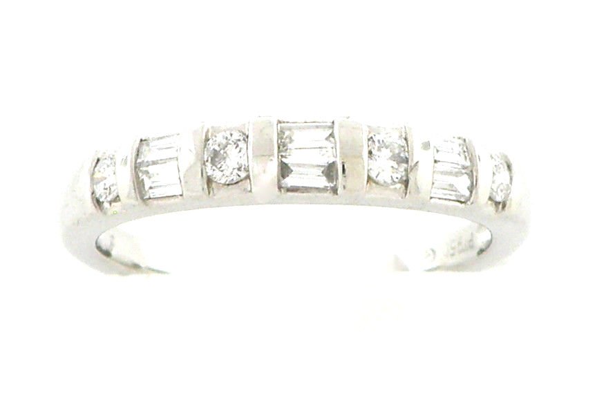 PLATINUM BAGUETTE & ROUND DIAMOND WEDDING BAND RING: Diamond Band ConditionNewMaterialPlatinumStonesDiamonds G SI1Stone Weight0.50ct tw apxSize4.75 (we can resize, please contact us first) Weight3.3g