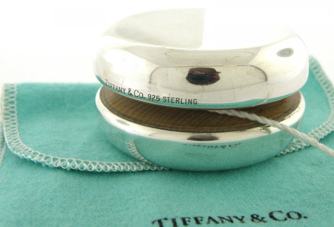 VINTAGE TIFFANY & Co. STERLING SILVER YO-YO WITH POUCH (1 of 2)
