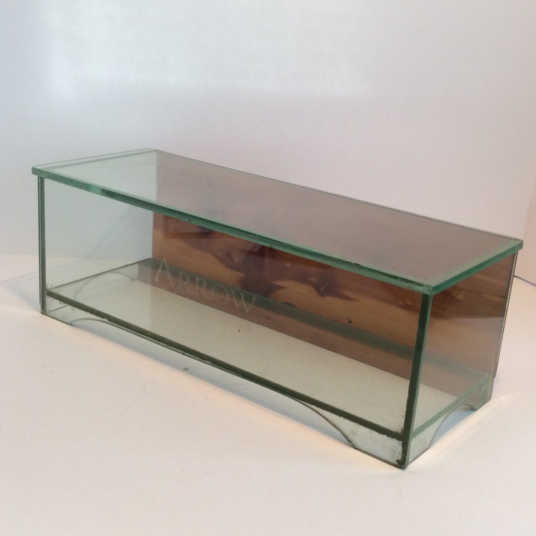 Antique Arrow Handerchiefs Glass Display Case: Arrow handkerchiefs glass display case , spring loaded door glass is perfect no cracks or chips15in. By 6 in. By 5 in.