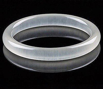 Delicate 100% natural jadeite jade jade bracelet (1 of 3)