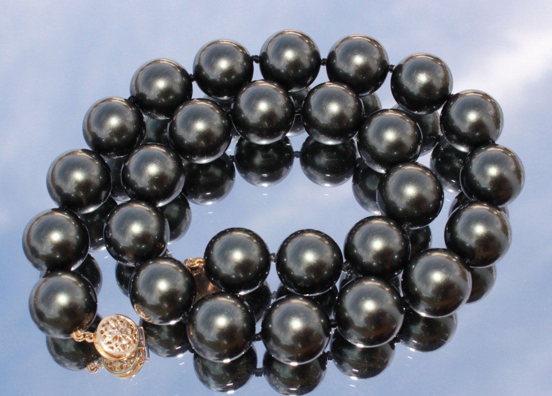 Cultured black Tahitian Pearl Necklace: Cultured black Tahitian Pearl Necklace measures 16" in length with 14mm with 14K gold clasp. Beautiful round luster.estate peace