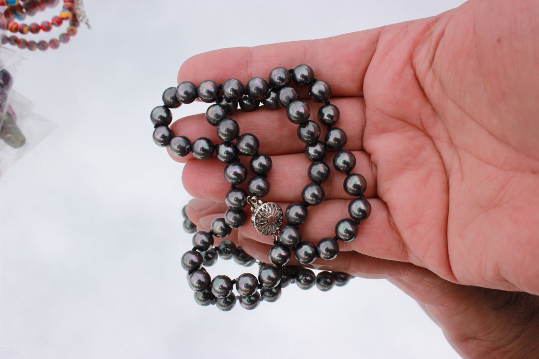 Natural Tahitian Black Pearls 18 inch: 10-11mm.