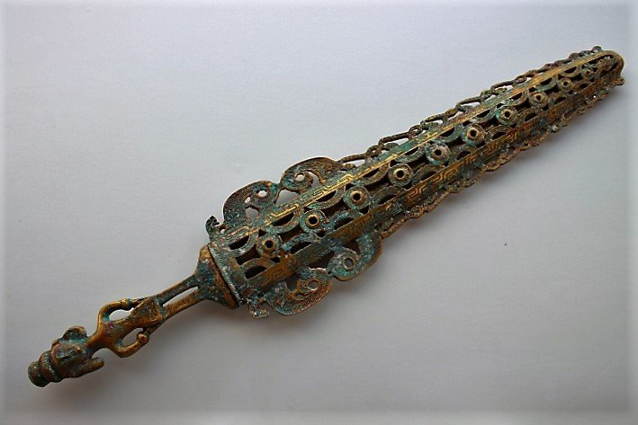 shang dynasty gilt engraved with the ancient text (1 of 5)