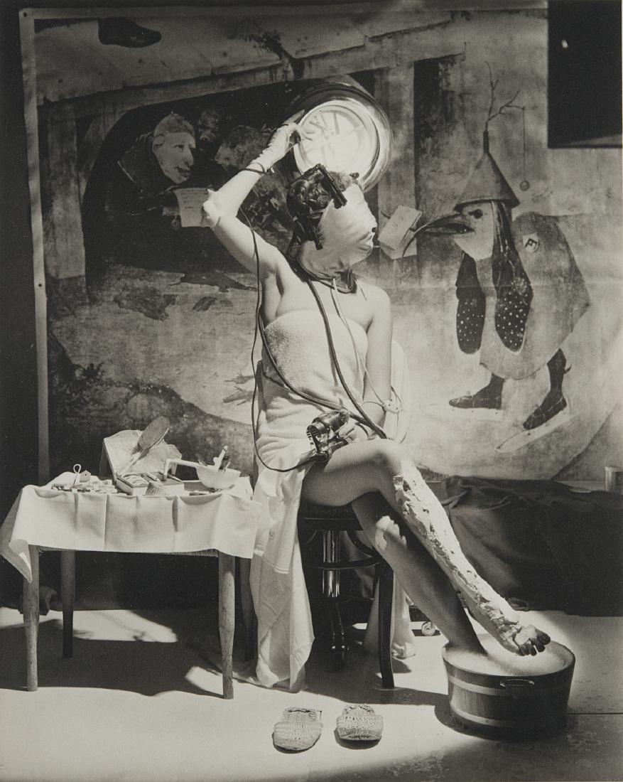 HORST P. HORST - Electric Beauty, Paris, 1939: Electric Beauty, Paris, 1939 Platinum palladium print, printed later 40,3 x 33,2 cm (32,7 x 26 cm picture) Edition Artist's Proof 22 of 24 Signed and numbered on the white margin recto Titled and date