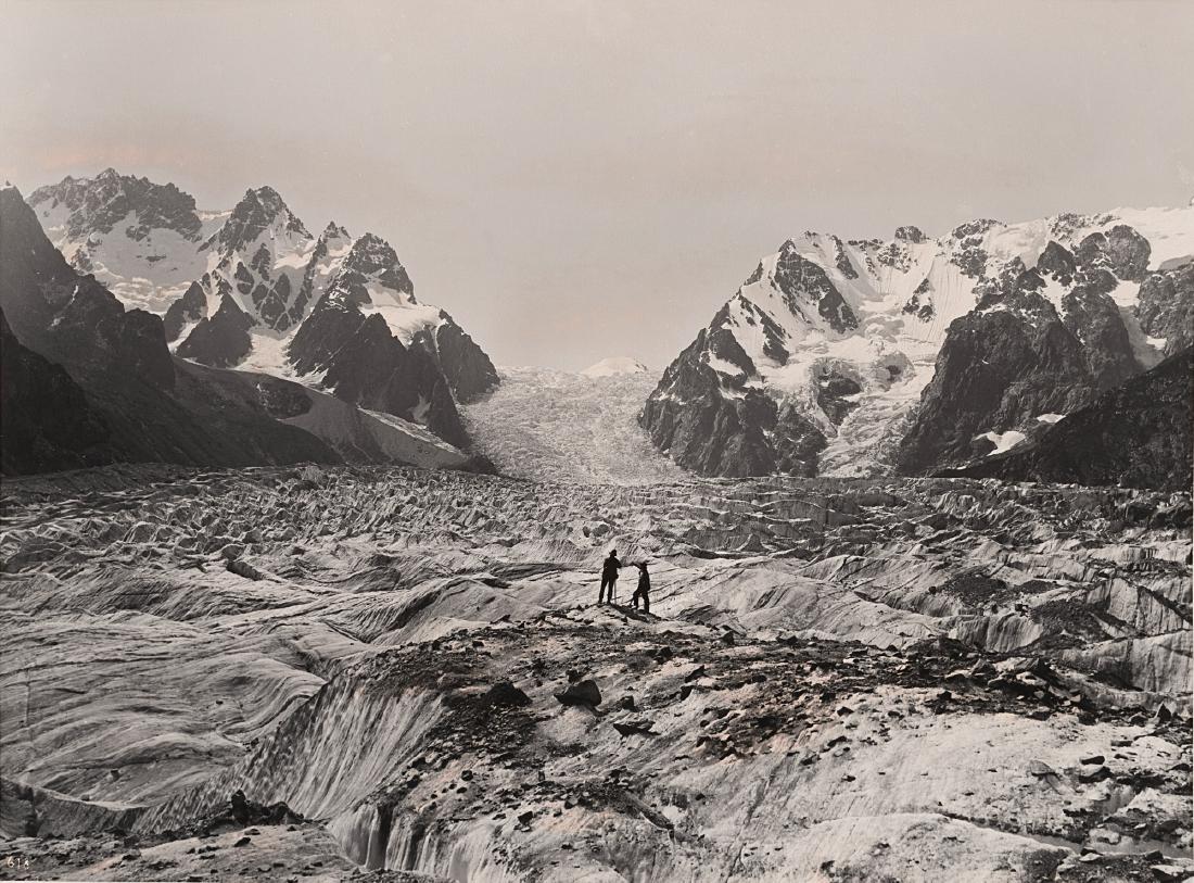 VITTORIO SELLA - Parte superiore del ghiacciaio Karagom: Parte superiore del ghiacciaio Karagom dalla piattaforma del ghiacciaio Karagom, anni 1890 Vintage gelatin silver print converted to a double tone 29,8 x 39,5 cm (28 x 37,5 cm picture) Annotations in 