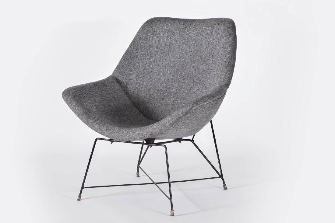Augusto Bozzi - Saporiti, Italia, 1950 ca.: Poltrona Kosmos cm 88 x 83 x 78 Armchair. Metal, brass, fabric upholstery, rubber supports. Original labels on the metal support.