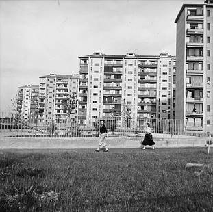 Mario De Biasi (1923 - 2013): Untitled (Milan), years 1950 Vintage gelatin silver printcm 24 x 18 (cm 18 x 18 picture)Photographer's credit stamp on the verso