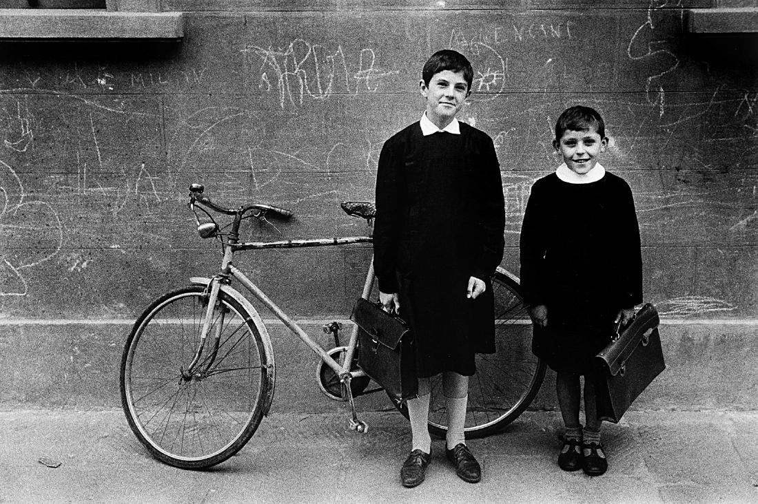 Will McBride (1931 - 2015): Two guys in Florence, 1957 Gelatin silver print, printed later in 1992 cm 50,5 x 60,5 (cm 37 x 54 picture) Edition 3 of 30 Titled, signed, dated and numbered in pencil on the verso