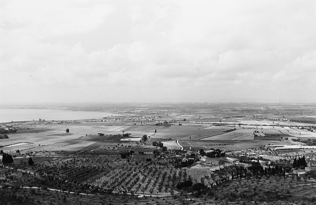 Gabriele Basilico (1944 - 2013): Trasimeno froml Monte Gualandro, years 1980 Vintage gelatin silver print on coated paper cm 17,5 x 23,5 (cm 14,6 x 22,5 picture) Photographer's credit blind stamp on the white recto margin
