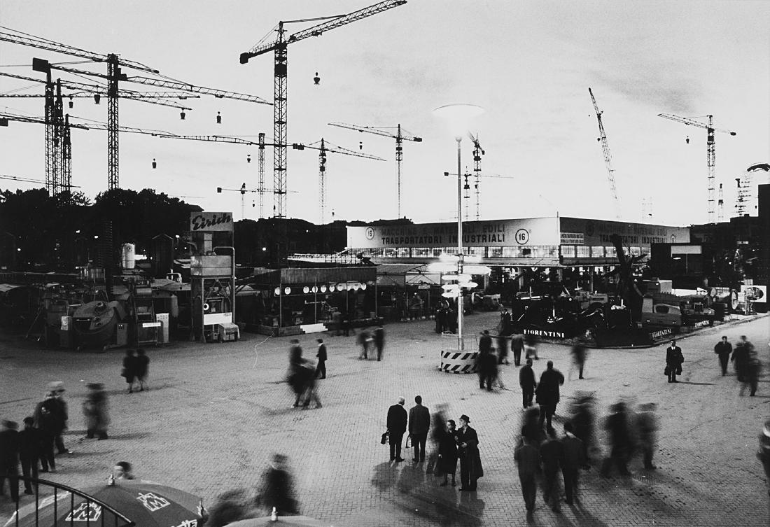 Ugo Mulas (1928 - 1973): Fiera di Milano, 1964 Vintage gelatin silver print cm 27 x 37 (cm 22,8 x 27 picture) Titled and dated in blue ink on the verso Photographer's credit stamp on the verso