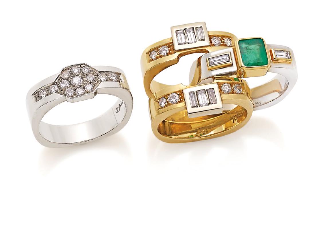 MODULAR RING IN WHITE AND YELLOW GOLD 18K, WITH: Weight g 33,90 Size 15/55 MODULAR RING IN WHITE AND YELLOW GOLD 18K, WITH DIAMONDS AND EMERALD, SIGNED JAMES RIVIƒRE '93
