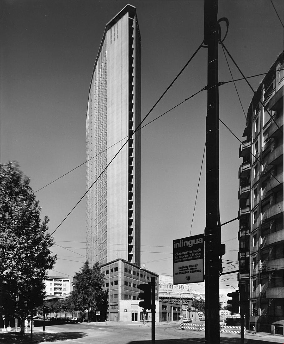 GABRIELE BASILICO - Milan, years 1980: cm 50,5 x 41 (cm 47,5 x 39 picture) Vintage gelatin silver print Photographer's credit blind stamp on the white inferior margin This lot is subject to Artists Resale Rights