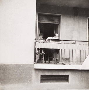 MARIO DE BIASI - City of Milan, 1956: cm 24,3 x 18 (cm 18 x 18 picture) Photographer's credit stamp on the verso This lot is subject to Artists Resale Rights
