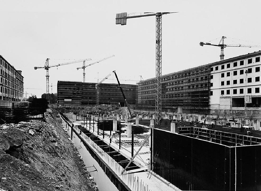 Gabriele Basilico - Fiera Portello, Milano: Vintage gelatin silver print cm 30,3 x 40,3 (cm 28 x 37,5 immagine) Photographer's credit blind stamp on the inferior white margin recto Titled in pencil on the verso